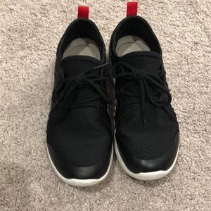 Vionic slip on sneaker black size 6. Worn inside